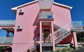 Apartments With A Parking Space Njivice, Krk - 15904